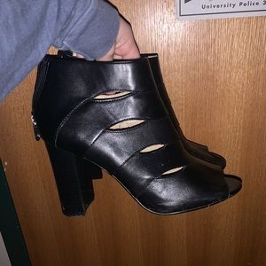 Size 10 cut out chunky heel black boot